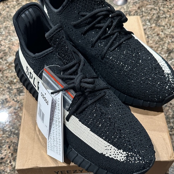 adidas gazelle silver green womens Yeezy Boost 350 V2 'Zebra' 2022/2023 – Imperial edge main image 0